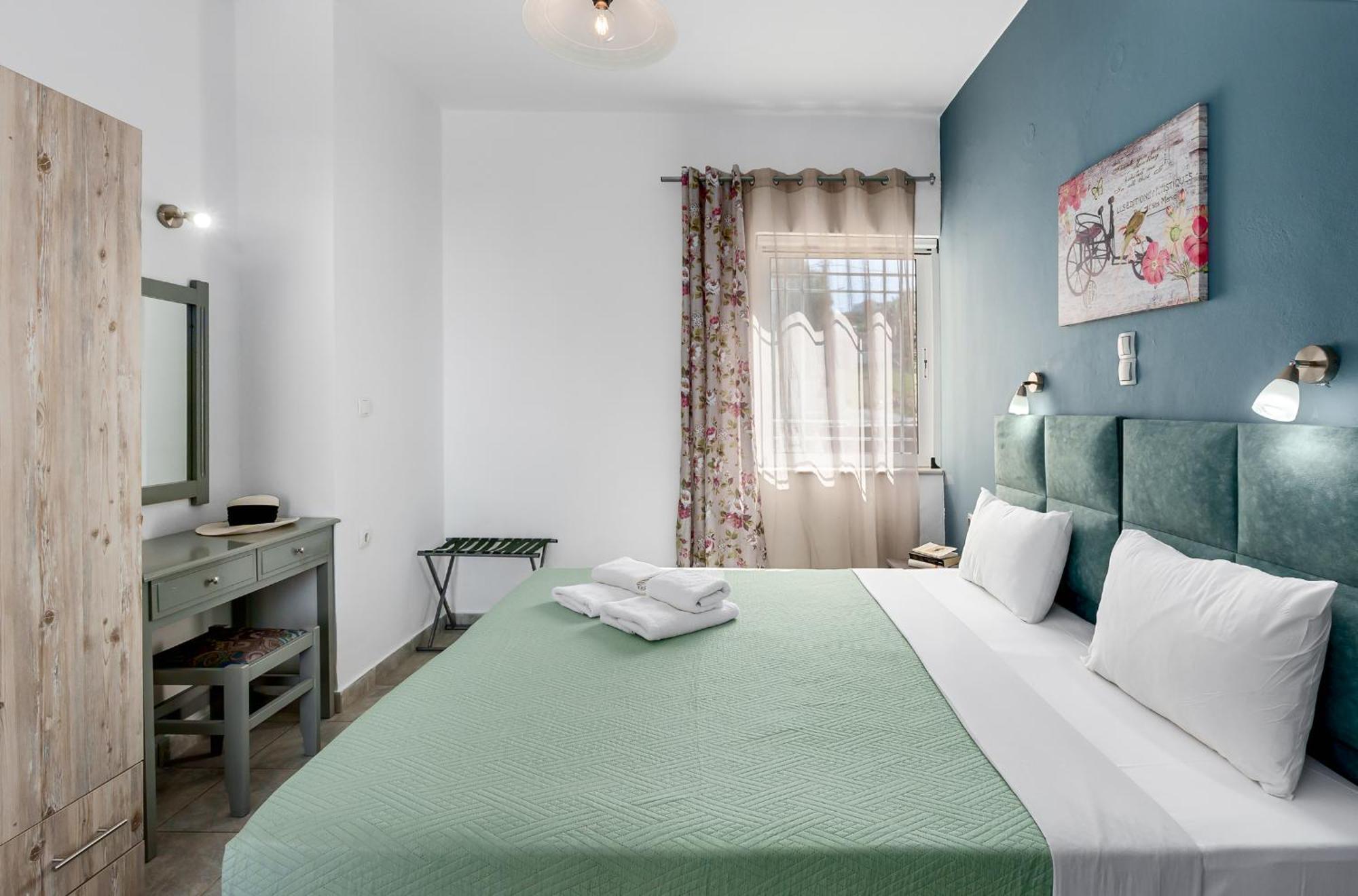Nikos Apartments Agia Marina  Luaran gambar